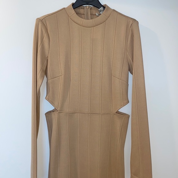 Woman dress - Picture 4 of 6